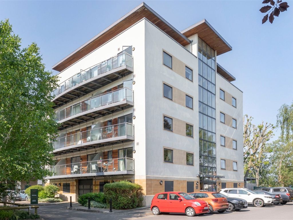 1 bed flat for sale in St. James Square, Cheltenham GL50, £160,000