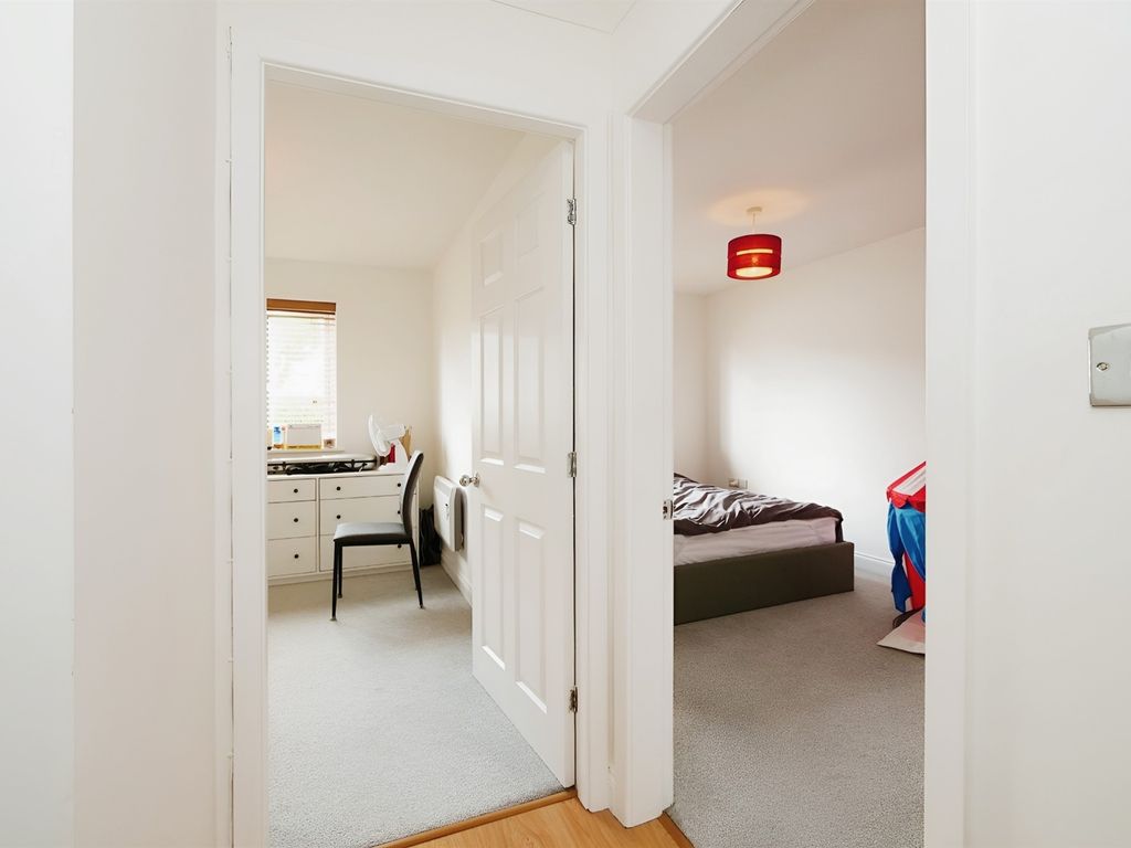 2 bed flat for sale in Oak Tree Court, Haxby, York YO32, £180,000