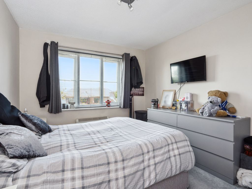 1 bed flat for sale in Stoney Grove, Chesham, Buckinghamshire HP5, £210,000