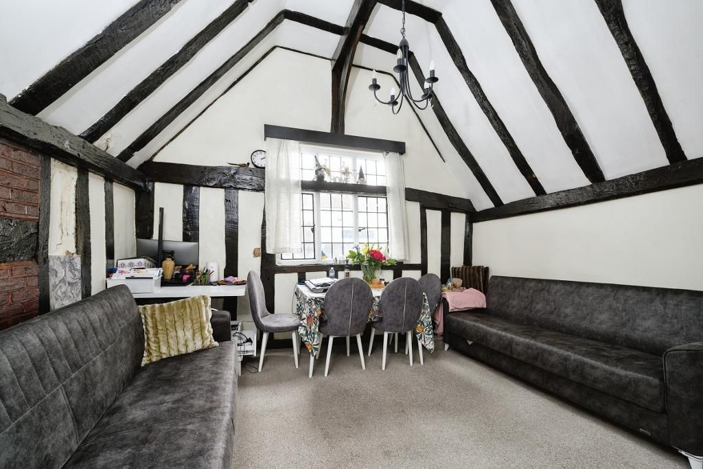 1 bed flat for sale in High Street, Ognar, Essex CM5, £200,000