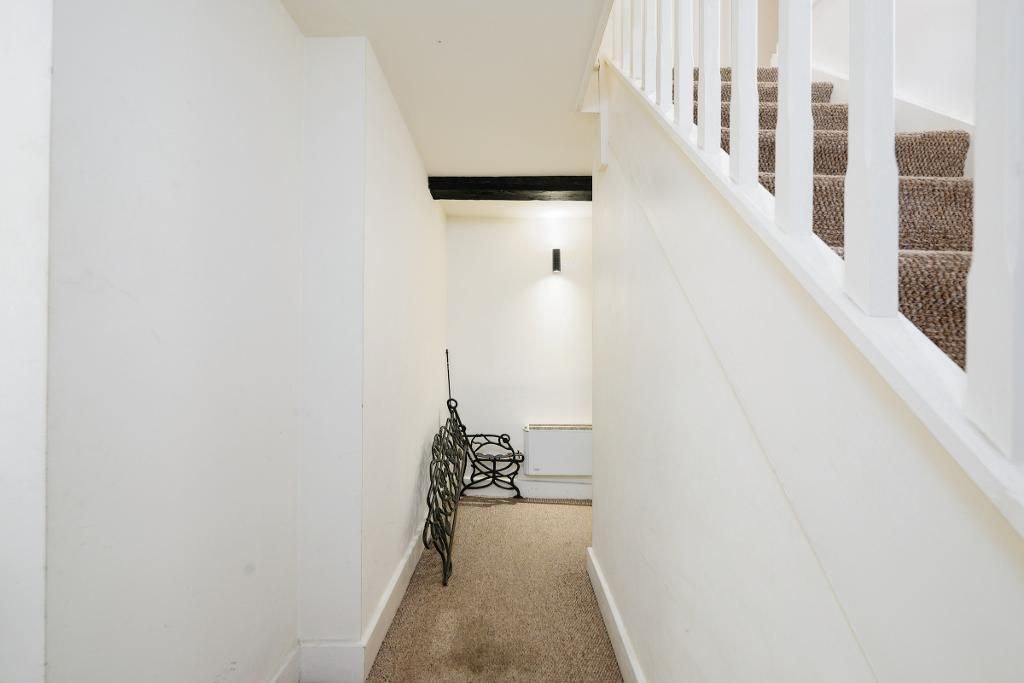 2 bed flat for sale in High Street, Ognar, Essex CM5, £250,000