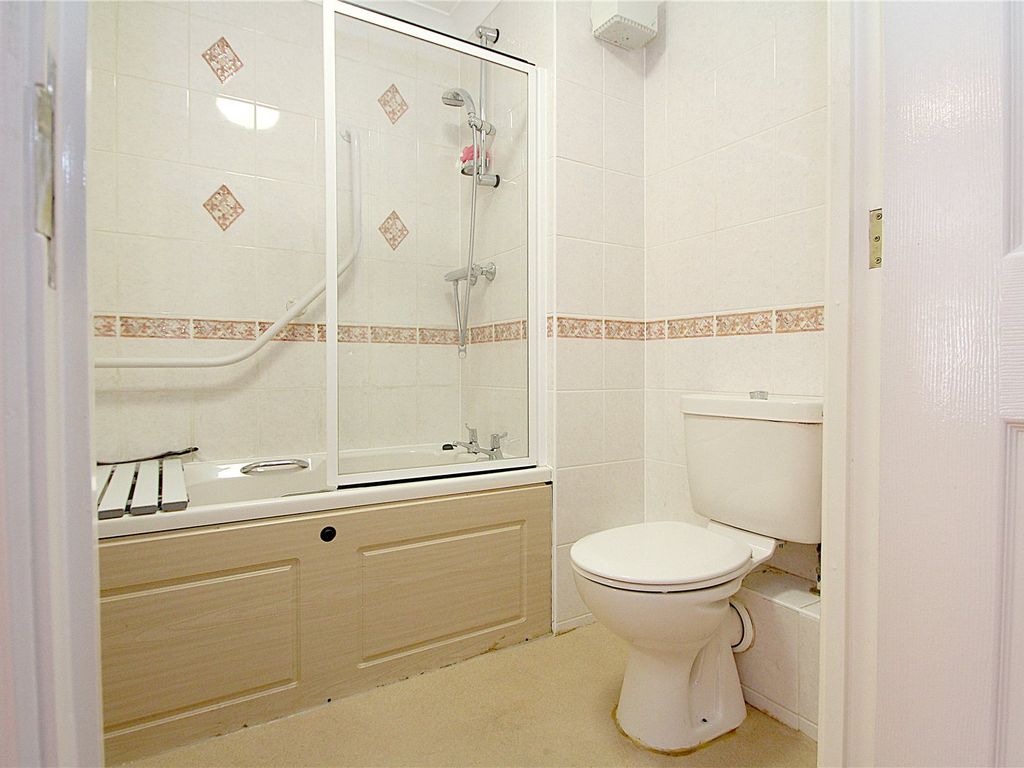 2 bed flat for sale in Kenilworth Road, Balsall Common, Coventry, West Midlands CV7, £180,000