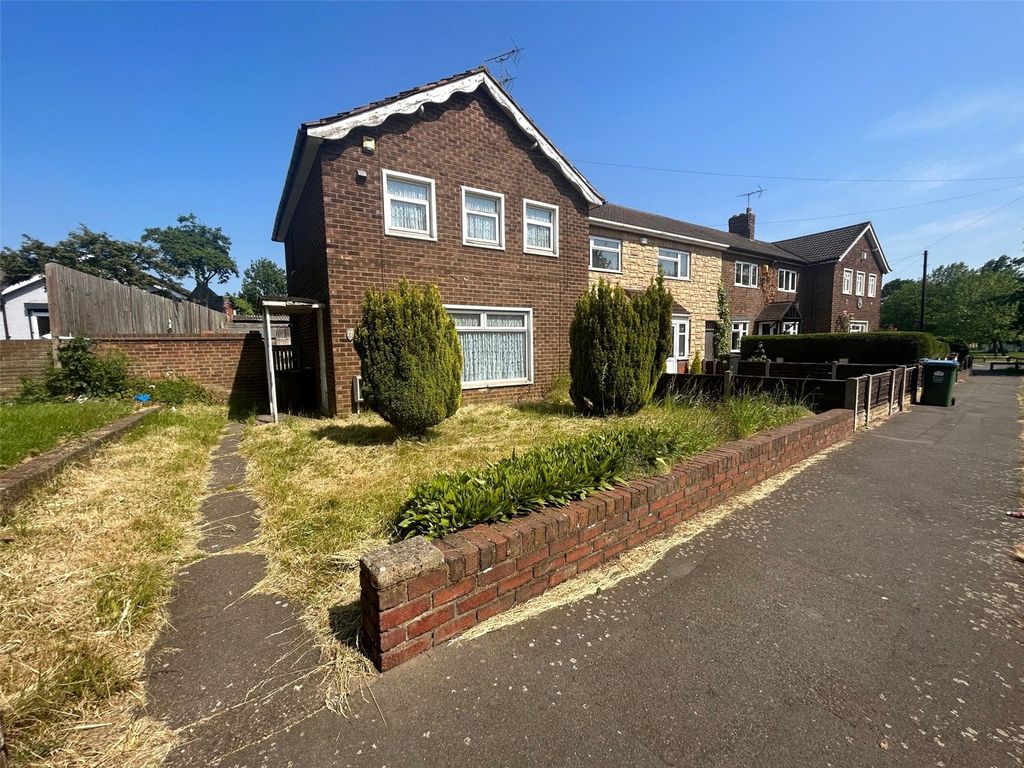 3 bed end terrace house for sale in Brandon Way, West Bromwich, West Midlands B70, £205,000