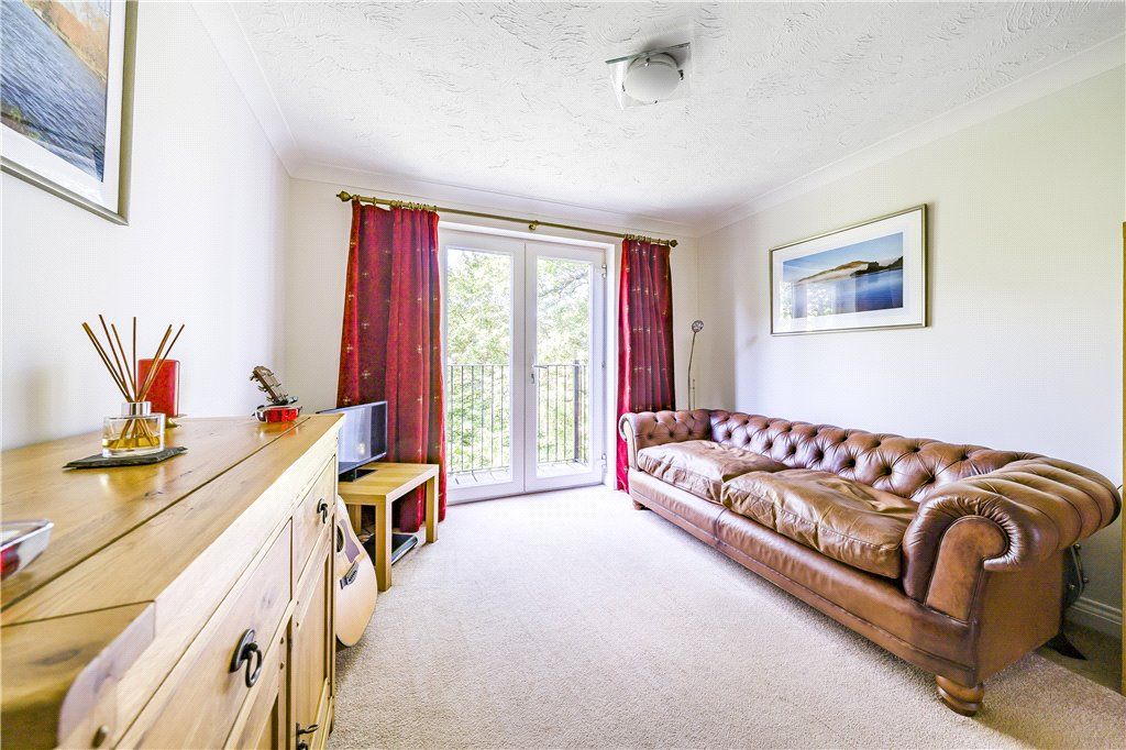 2 bed flat for sale in Howell Close, Arborfield, Reading RG2, £245,000