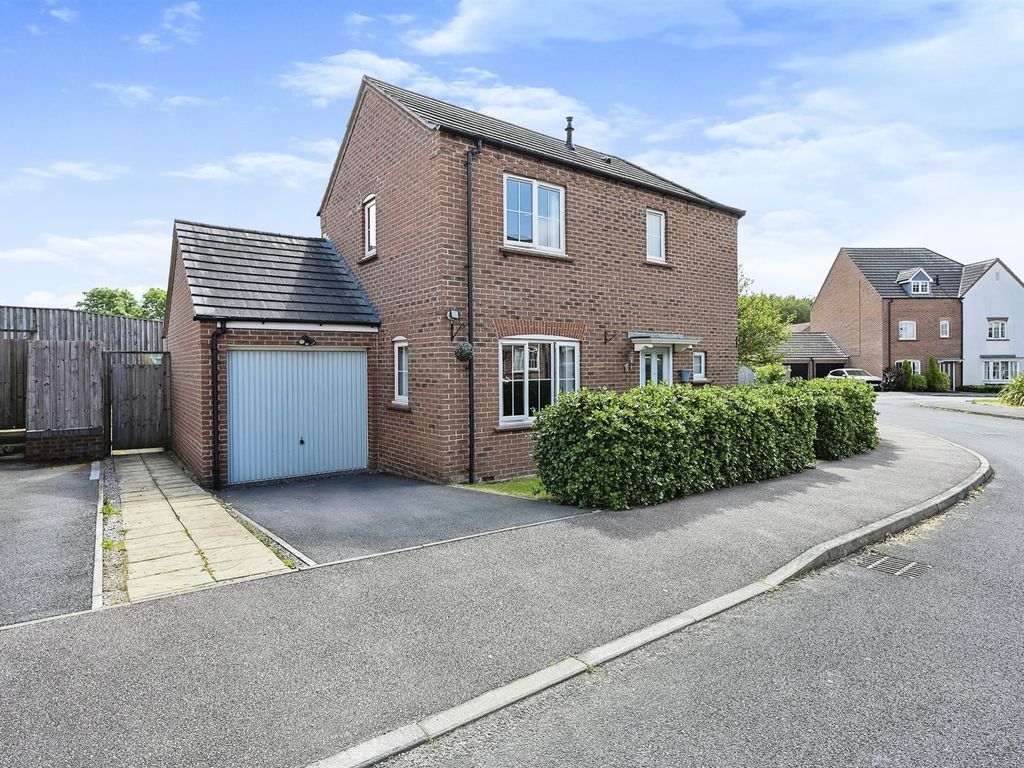 3 bed detached house for sale in Denby Bank, Marehay, Ripley DE5, £240,000