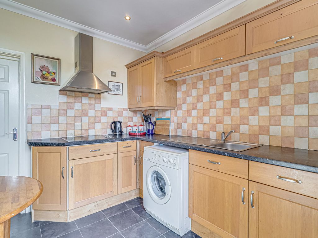 1 bed flat for sale in Elm Road, Leigh-On-Sea SS9, £240,000