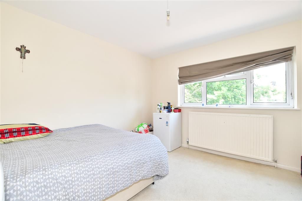 2 bed flat for sale in Brookhill Road, Copthorne, Crawley, West Sussex RH10, £225,000