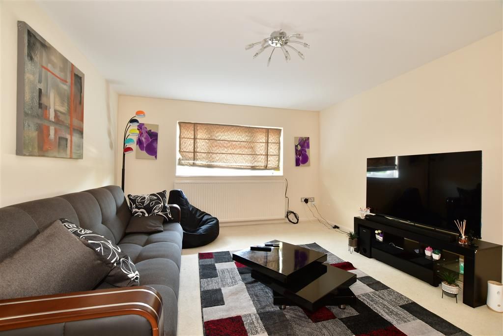 2 bed flat for sale in Brookhill Road, Copthorne, Crawley, West Sussex RH10, £225,000