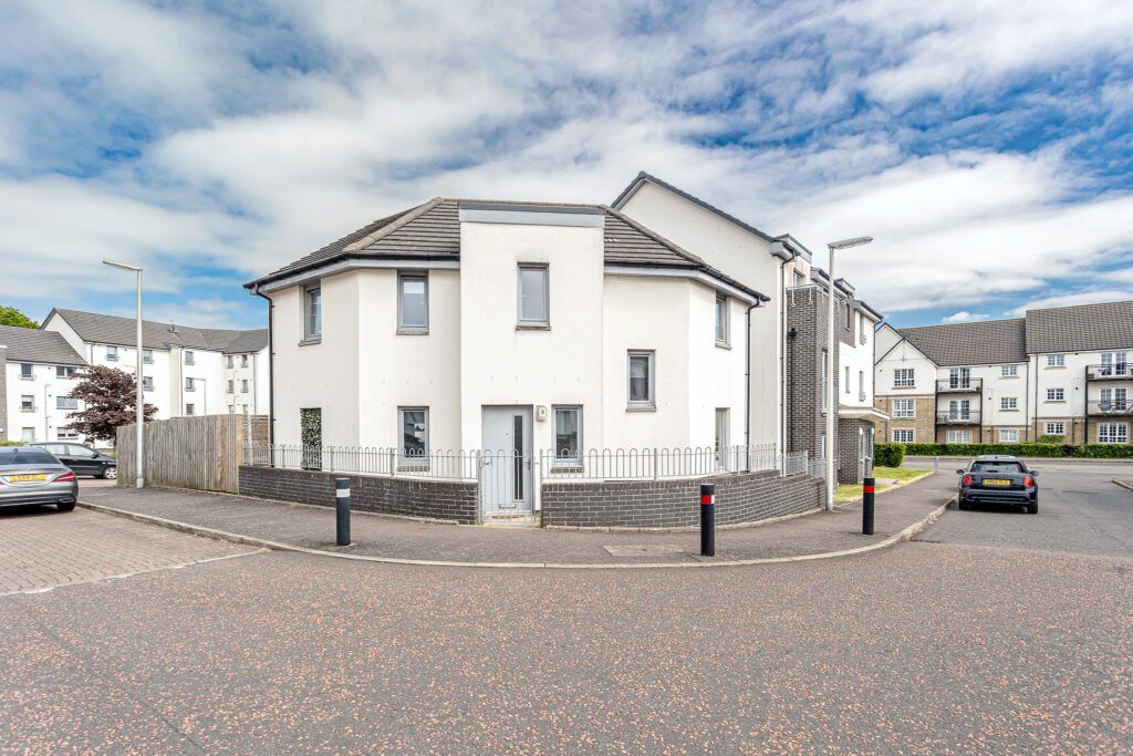 3 bed detached house for sale in Crookston Court, Larbert FK5, £229,500