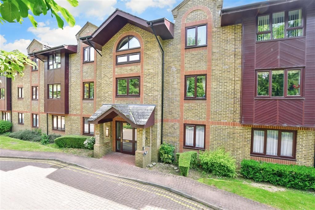 2 bed flat for sale in Reigate Hill, Reigate, Surrey RH2, £220,000