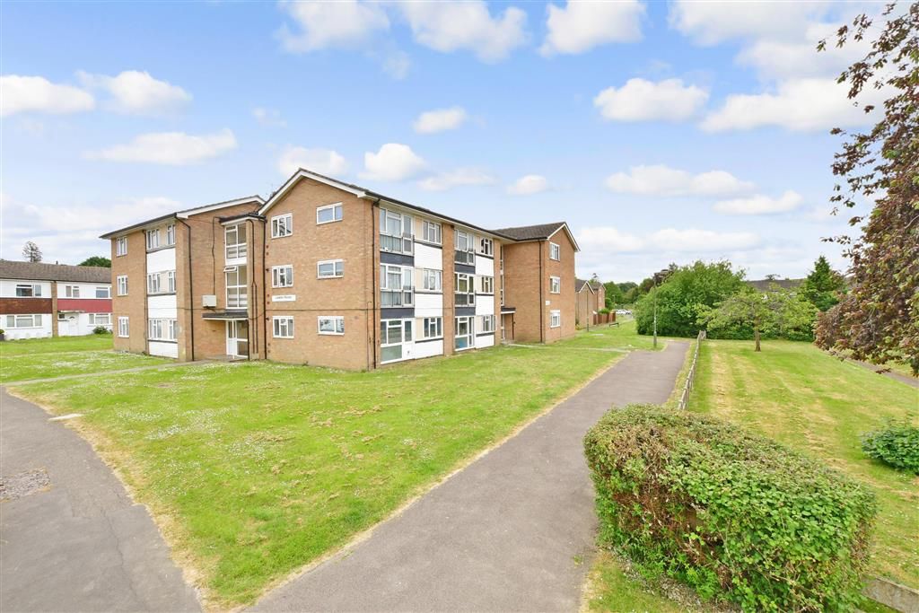 1 bed flat for sale in Castle Drive, Reigate, Surrey RH2, £210,000