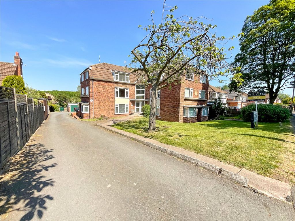 2 bed flat for sale in Clarence Road, Sutton Coldfield, West Midlands B74, £140,000