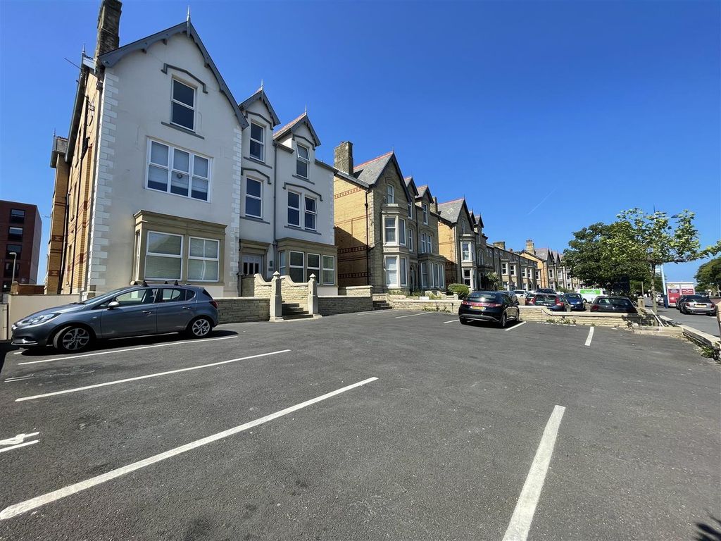 1 bed flat for sale in Clifton Drive North, St. Annes, Lytham St. Annes FY8, £115,000