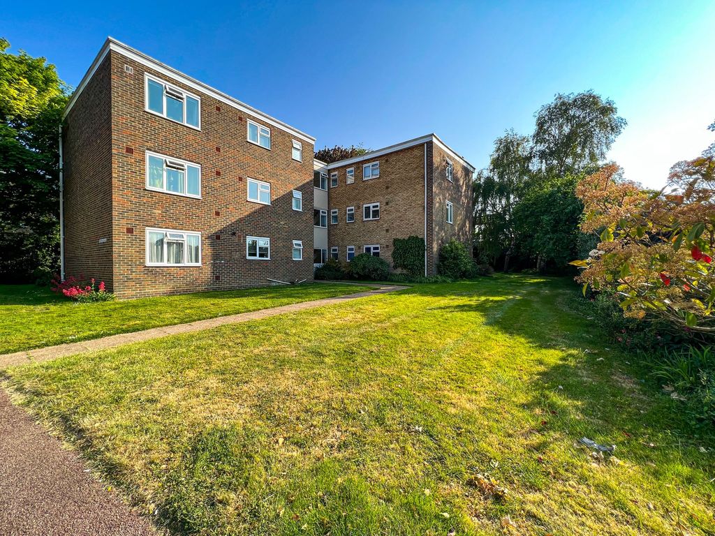 2 bed flat for sale in Jupps Lane, Goring-By-Sea BN12, £220,000