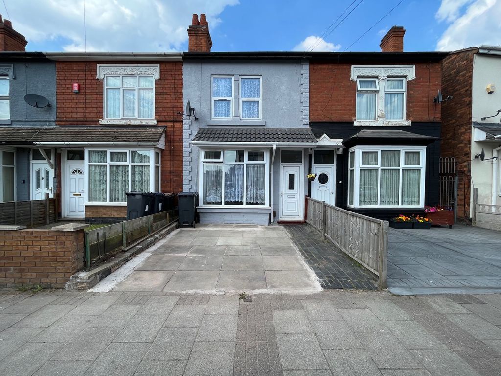 3 bed terraced house for sale in St. Margarets Road, Birmingham B8, £215,000