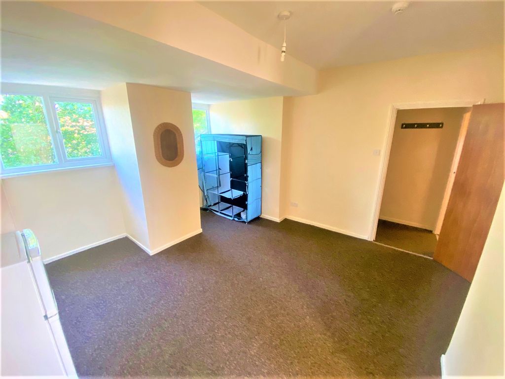 1 bed flat for sale in Lincoln Street, Leicester LE2, £100,000