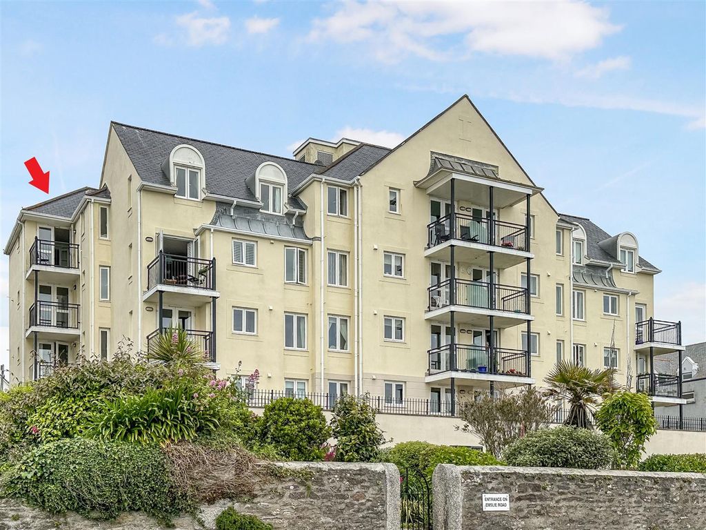 2 bed flat for sale in Emslie Road, Falmouth TR11, £275,000
