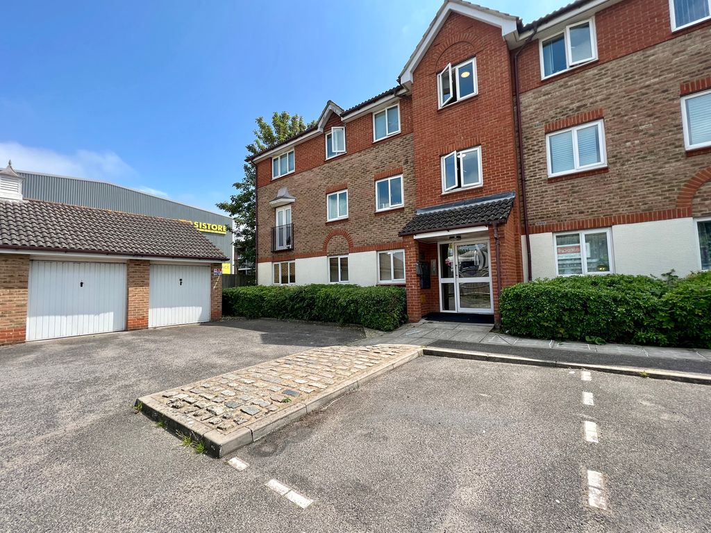2 bed flat for sale in Bodiam Court, Maidstone ME16, £192,000
