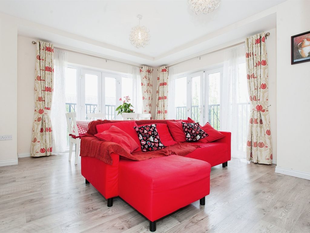 2 bed flat for sale in Chambers Drive, Cambridge CB4, £300,000