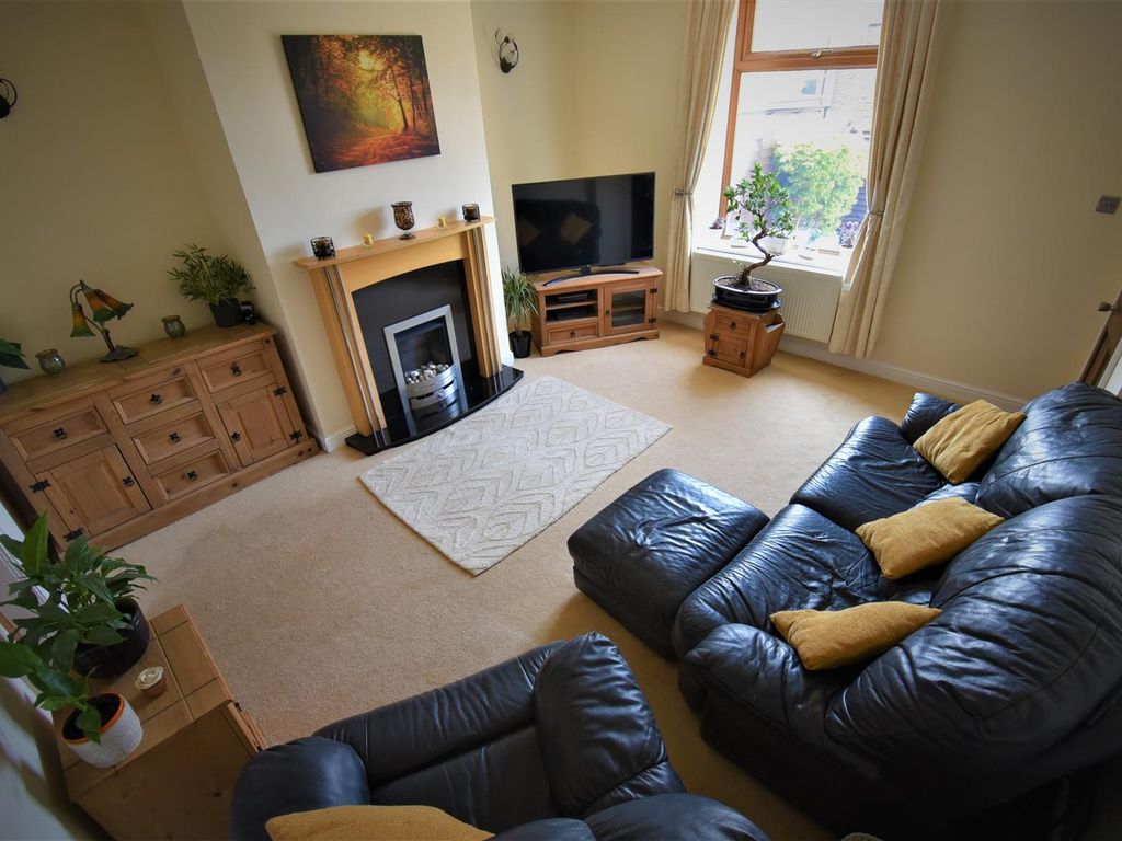 2 bed property for sale in Longwood Gate, Longwood, Huddersfield HD3, £120,000