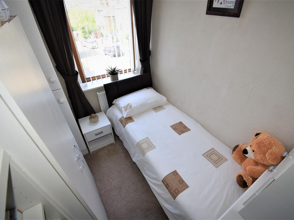 2 bed property for sale in Longwood Gate, Longwood, Huddersfield HD3, £120,000