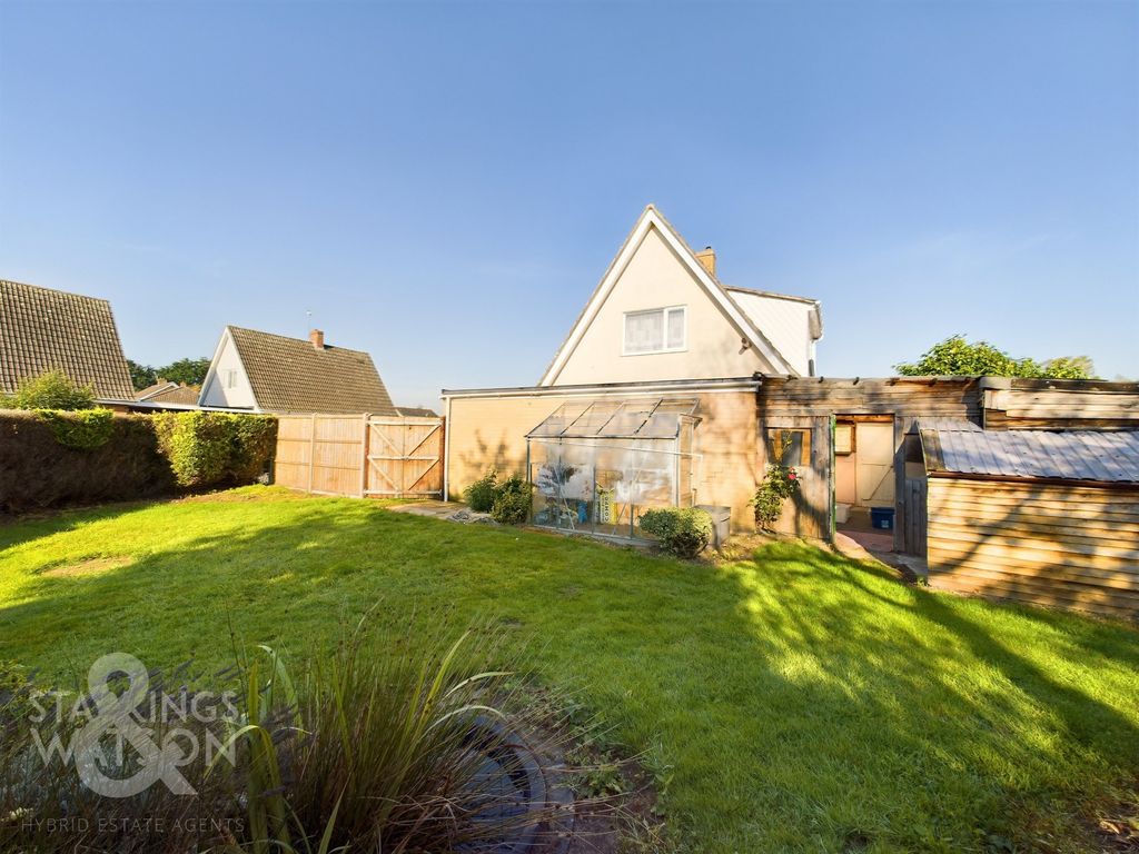 3 bed property for sale in Critoph Close, Poringland, Norwich NR14, £299,000