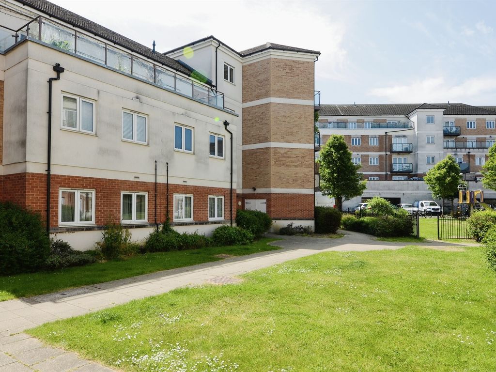 2 bed flat for sale in Cezanne Road, Garston, Watford WD25, £147,500