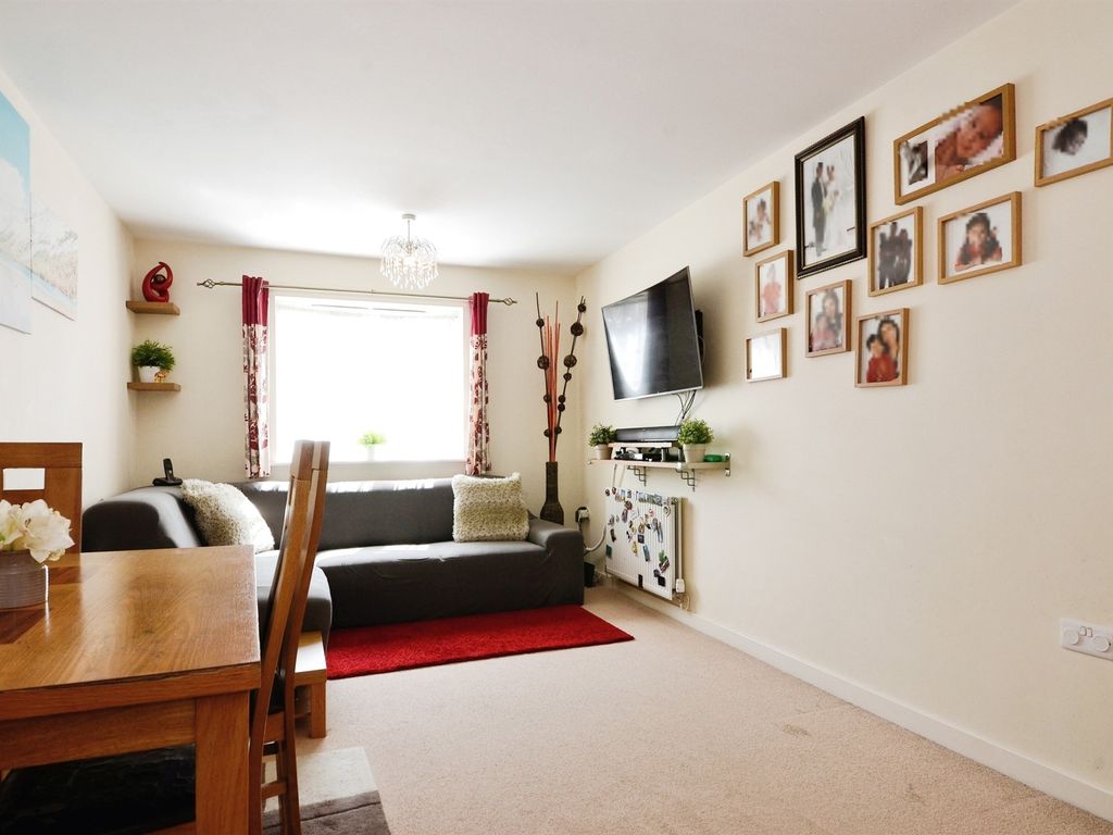 2 bed flat for sale in Cezanne Road, Garston, Watford WD25, £147,500