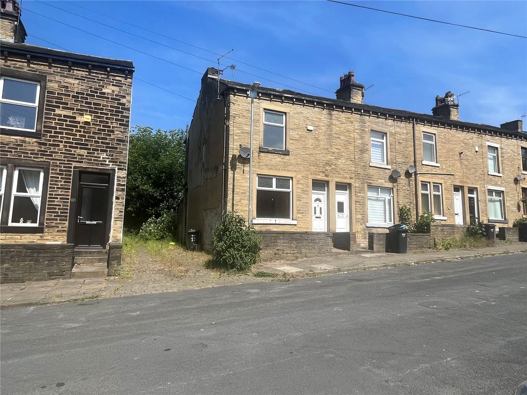 2 bed end terrace house for sale in Bankfield View, Halifax, West Yorkshire HX3, £85,000