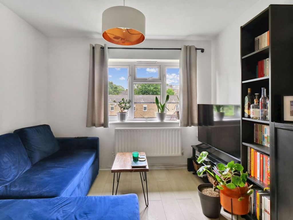 1 bed flat for sale in Lullington Road, London SE20, £275,000