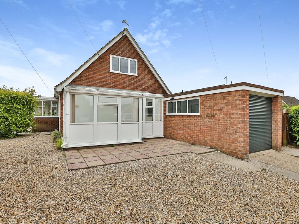 3 bed property for sale in Carlton Close, Dereham NR19, £300,000
