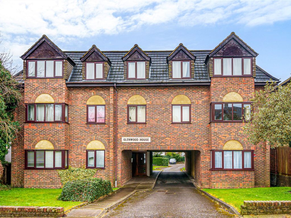 2 bed flat for sale in Glenwood House, Leicester Road, Barnet, Hertfordshire EN5, £300,000