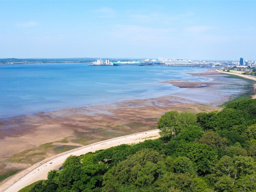 1 bed flat for sale in Abbey Hill, Netley Abbey, Southampton, Hampshire SO31, £182,500
