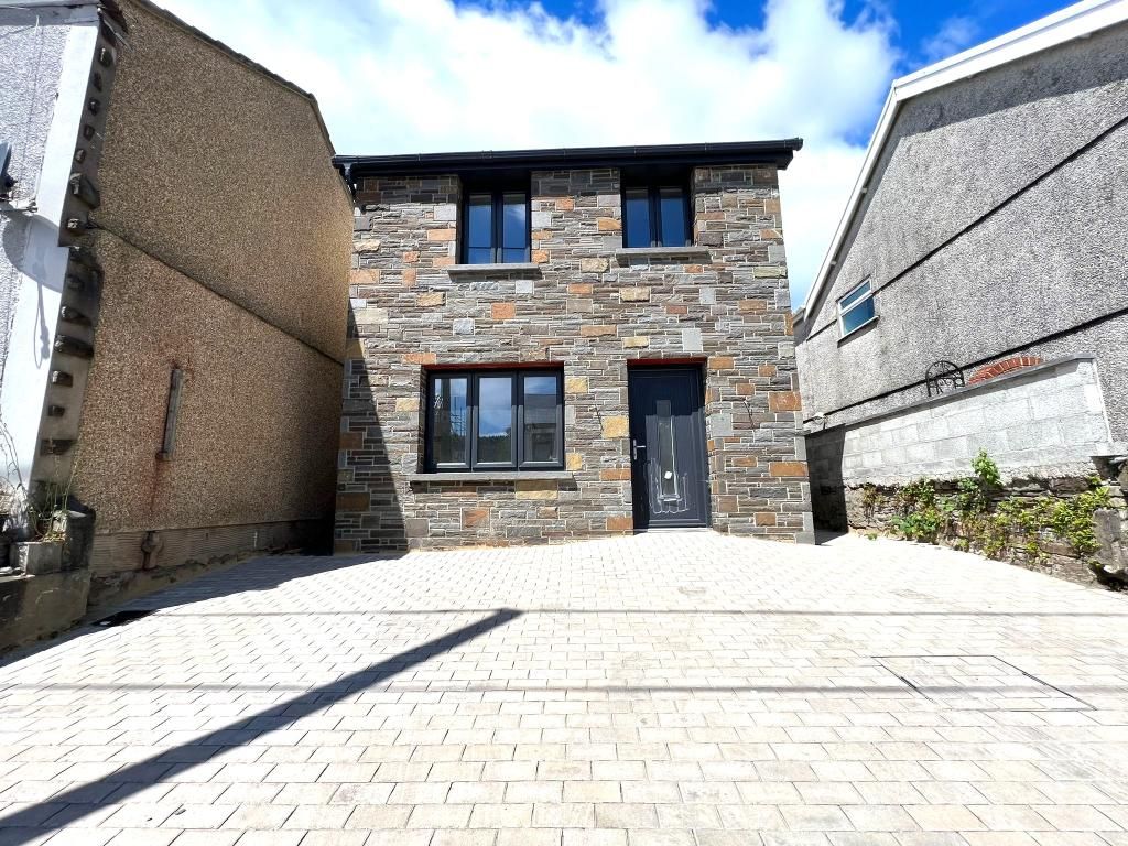 3 bed detached house for sale in 137 Swansea Road, Trebanos, Swansea SA8, £199,000