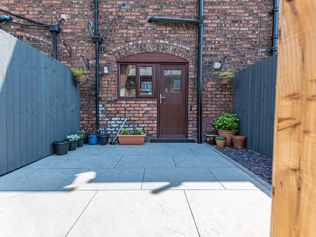 2 bed property for sale in Bowling Green Row, Atherton, Manchester M46, £140,000