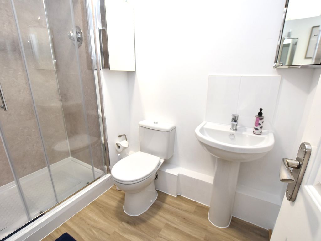 2 bed flat for sale in West Avenue, Penkhull ST4, £125,000