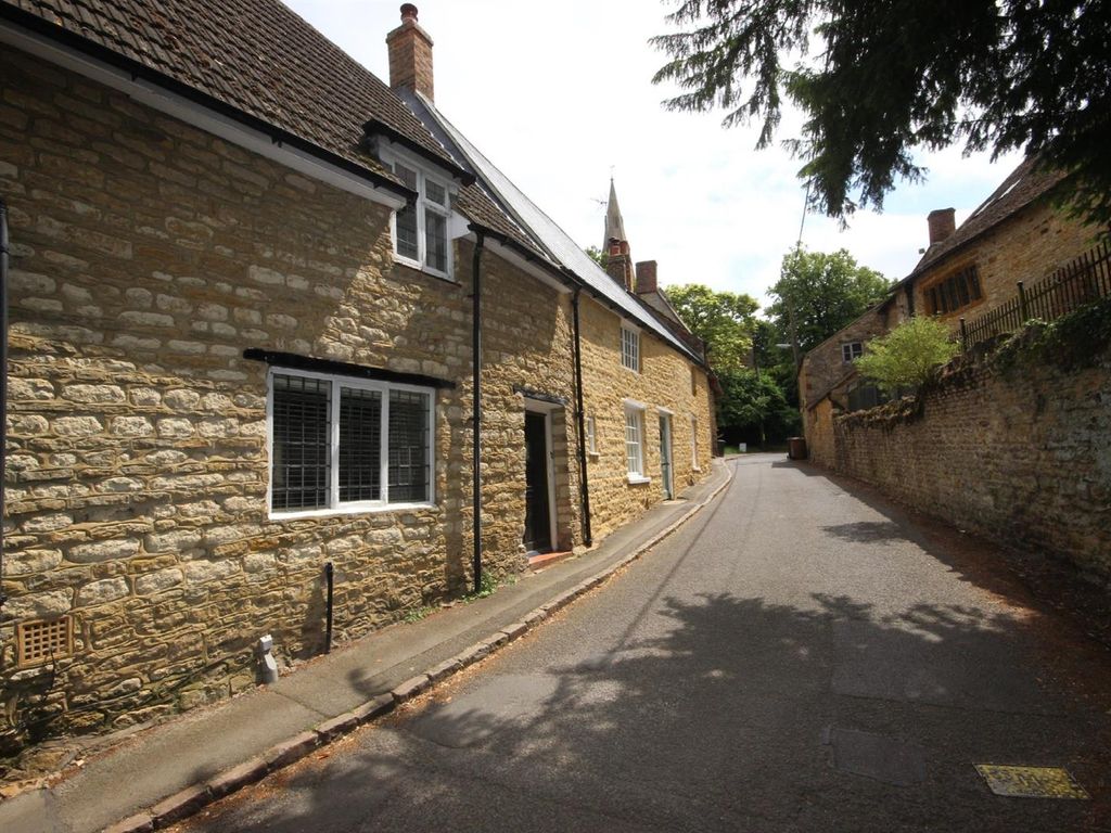 2 bed cottage for sale in Hickmire, Wollaston, Northants NN29, £275,000
