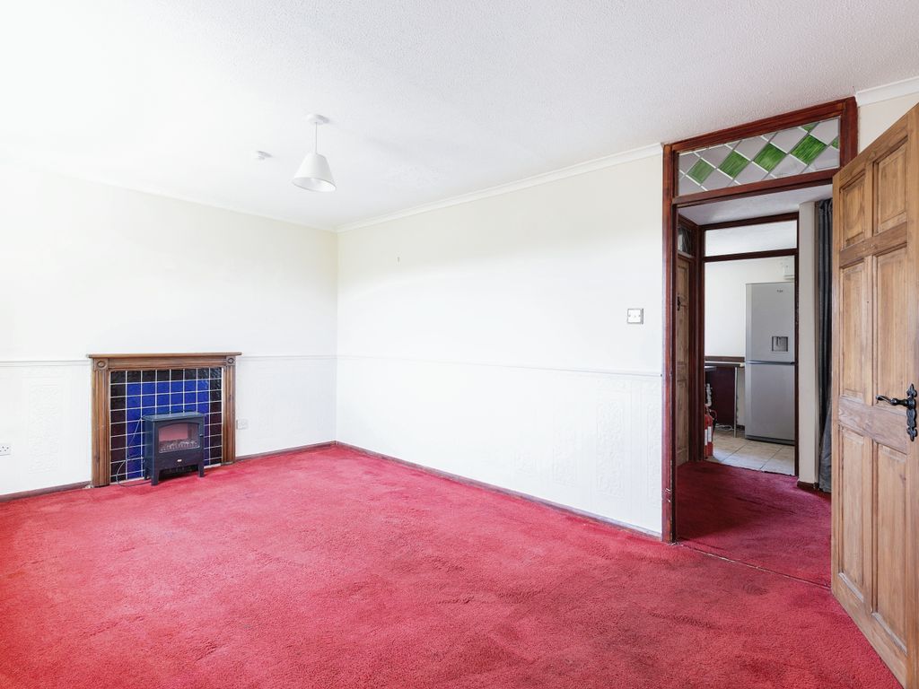 2 bed flat for sale in Woodside Court, Attleborough, Norfolk NR17, £140,000
