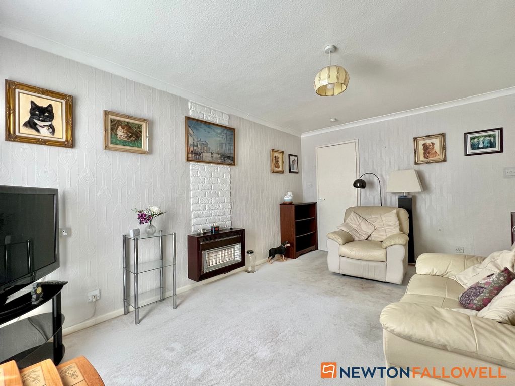 2 bed flat for sale in Hawthorne Crescent, Farndon, Newark NG24, £100,000