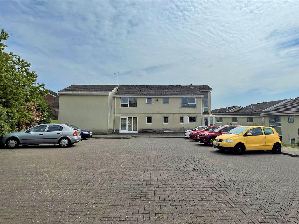 1 bed flat for sale in Llys Newydd, Llwynhendy, Llanelli, Carmarthenshire SA14, £50,000