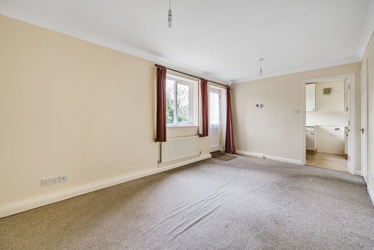 1 bed flat for sale in Cedars Road, Maidenhead, Berkshire SL6, £110,000