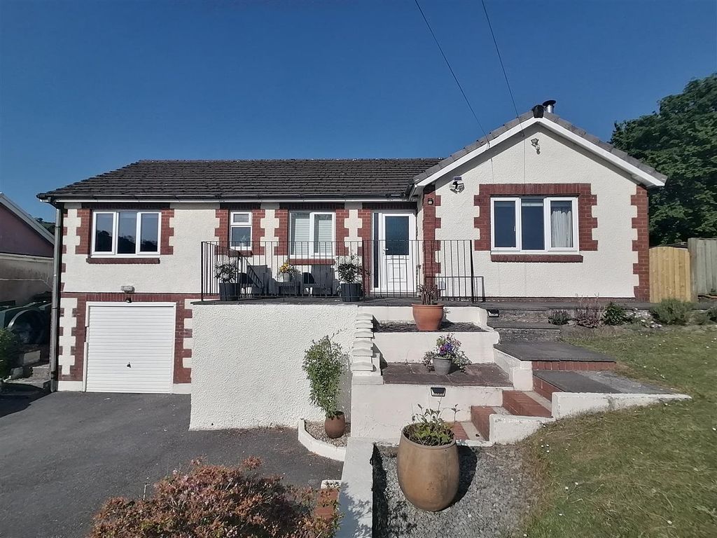 3 bed detached bungalow for sale in Llanfynydd, Carmarthen SA32, £285,000