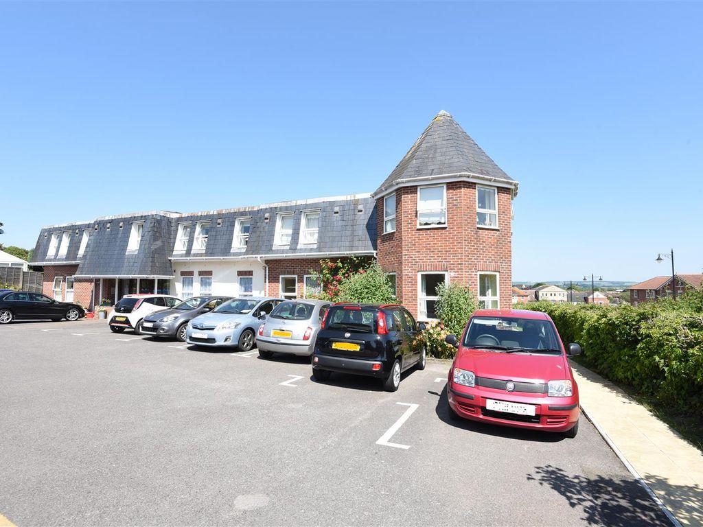 2 bed flat for sale in Bath Road, Sturminster Newton DT10, £120,000