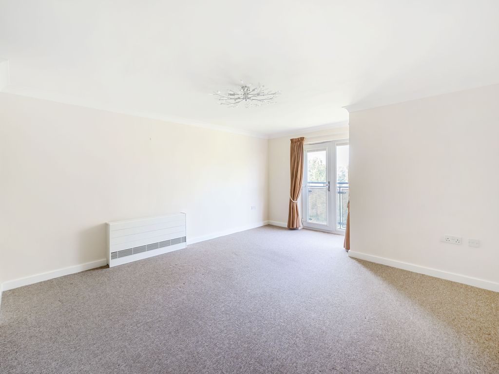 2 bed flat for sale in Marina Court, Tewkesbury GL20, £250,000