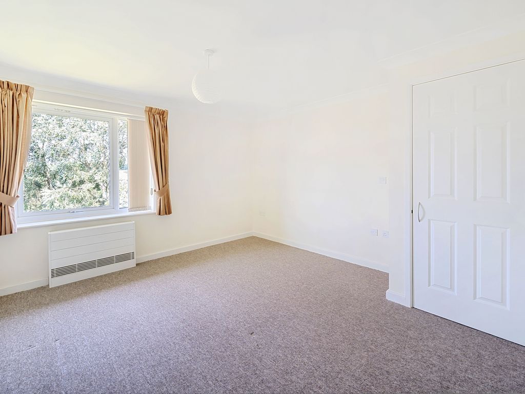 2 bed flat for sale in Marina Court, Tewkesbury GL20, £250,000