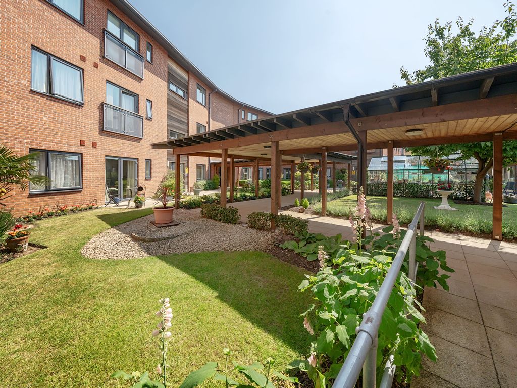 2 bed flat for sale in Marina Court, Tewkesbury GL20, £250,000