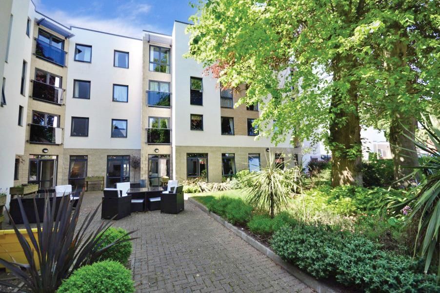 2 bed flat for sale in Wilton Court, Southbank Road, Kenilworth CV8, £295,000