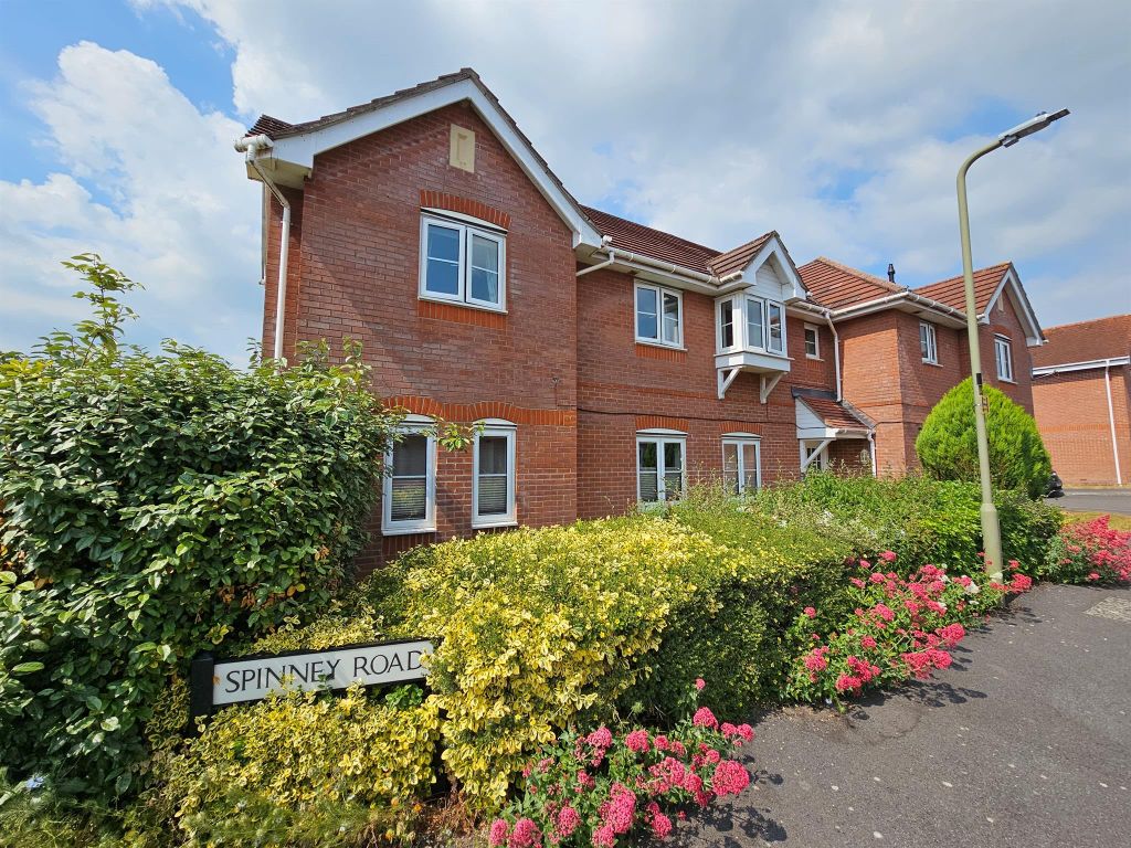 2 bed flat for sale in Spinney Road, Ludgershall, Andover SP11, £170,000
