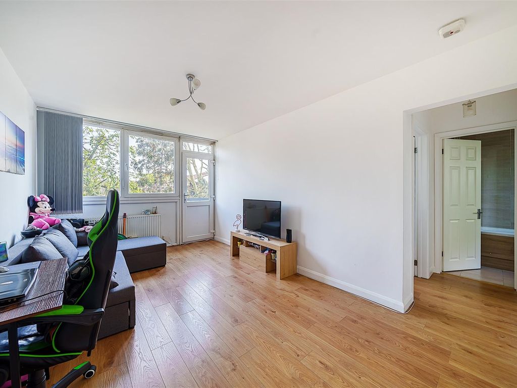 1 bed flat for sale in Gillett House, Campsfield Road, Hornsey N8, £250,000