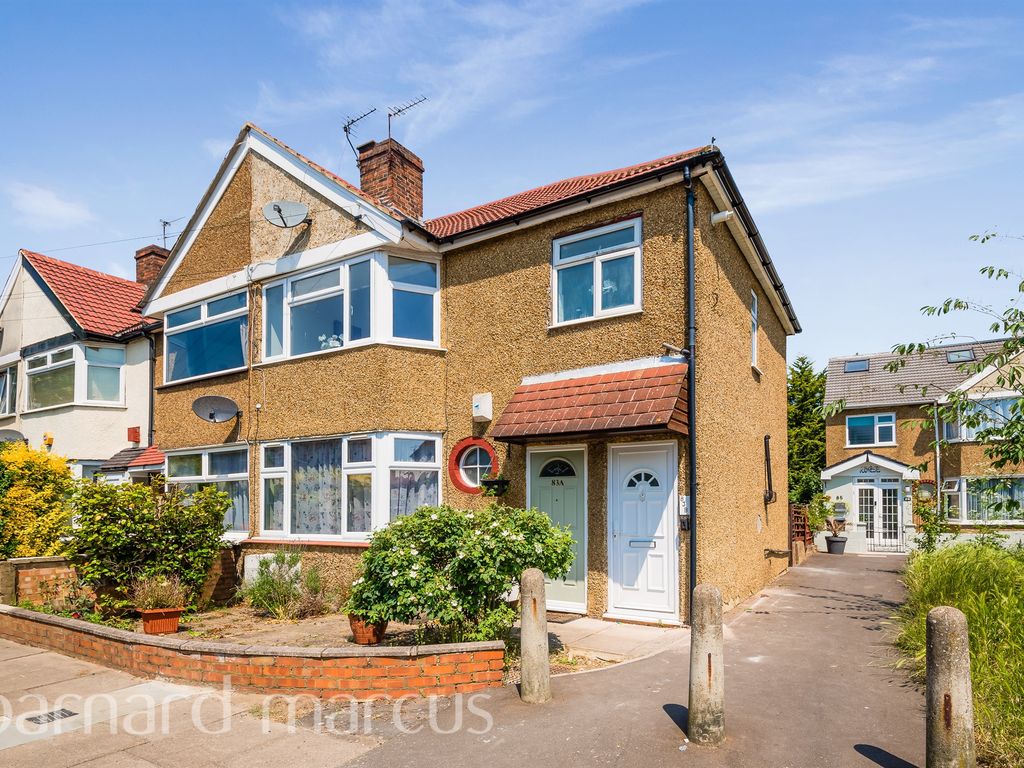 1 bed maisonette for sale in Saxon Avenue, Feltham TW13, £250,000